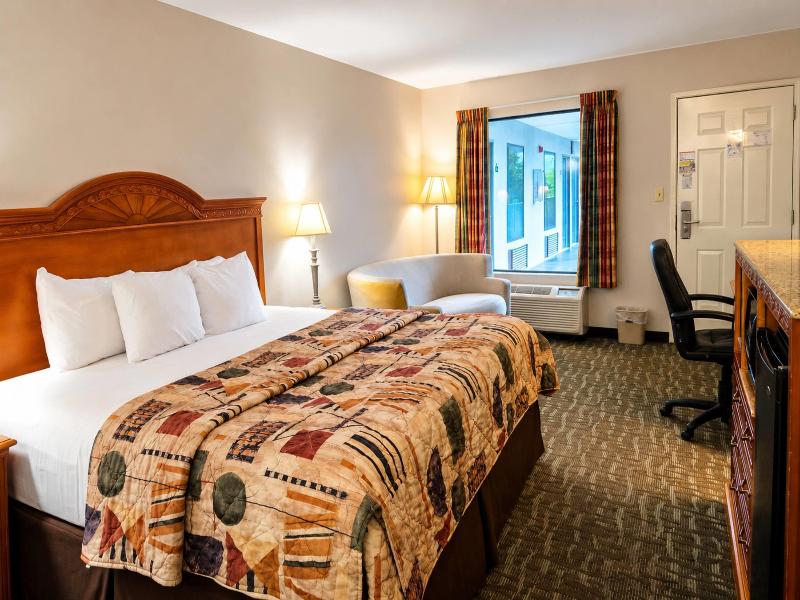 Days Inn by Wyndham Apple Valley Sevierville image