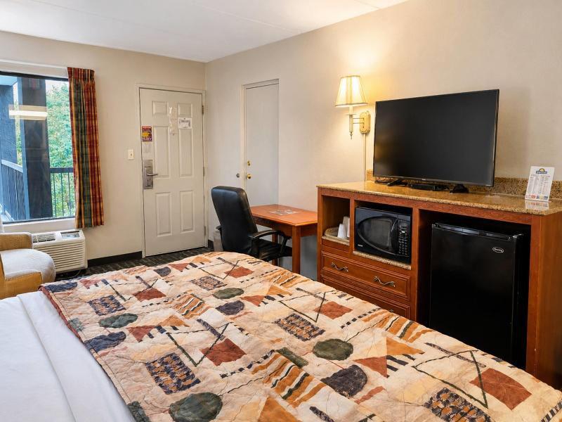 Days Inn by Wyndham Apple Valley Sevierville image