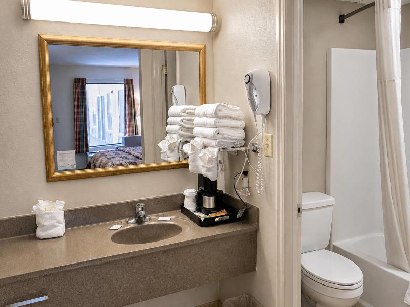 Days Inn by Wyndham Apple Valley Sevierville image