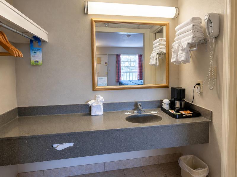 Days Inn by Wyndham Apple Valley Sevierville image