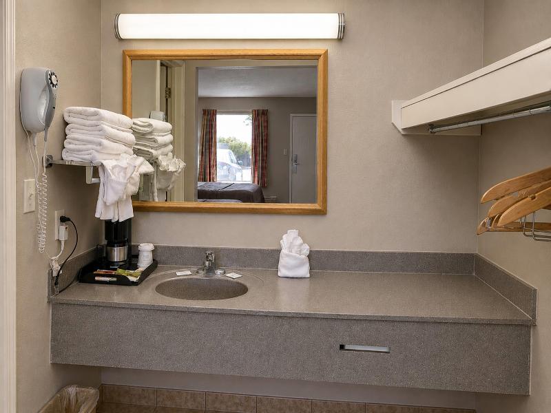 Days Inn by Wyndham Apple Valley Sevierville image