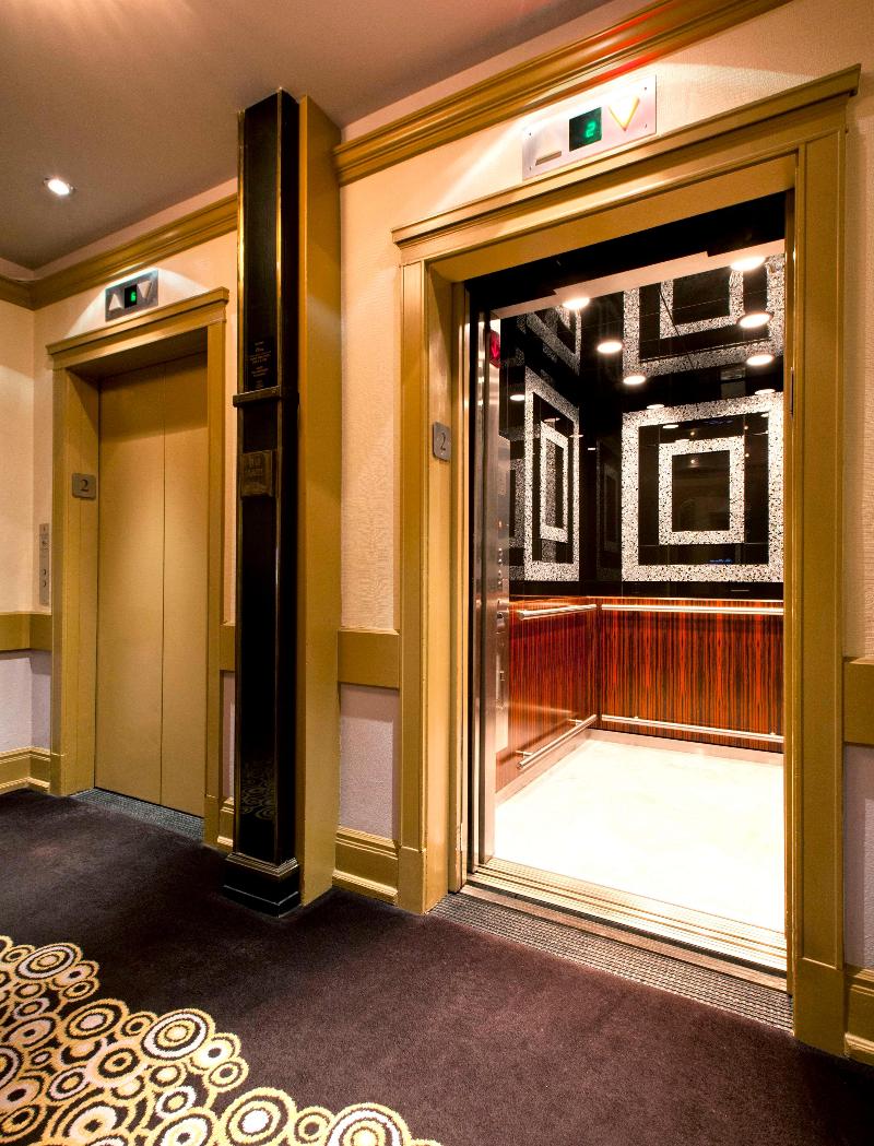 Hotel Deluxe image