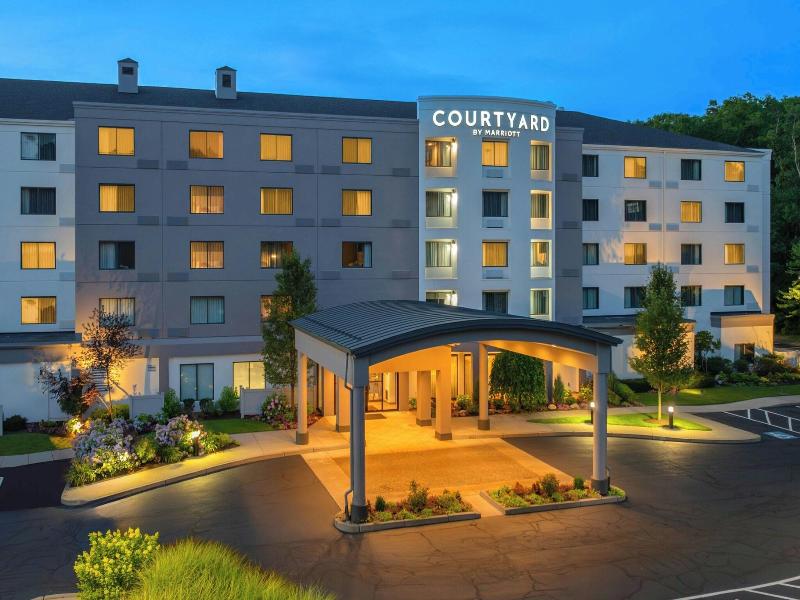 Courtyard Providence Lincoln image