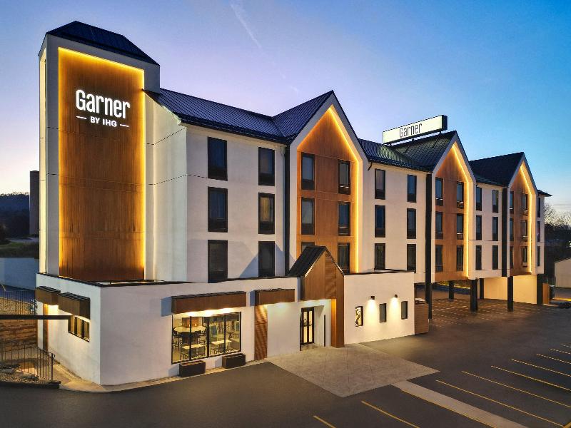 Garner Hotel Pigeon Forge Downtown by IHG image