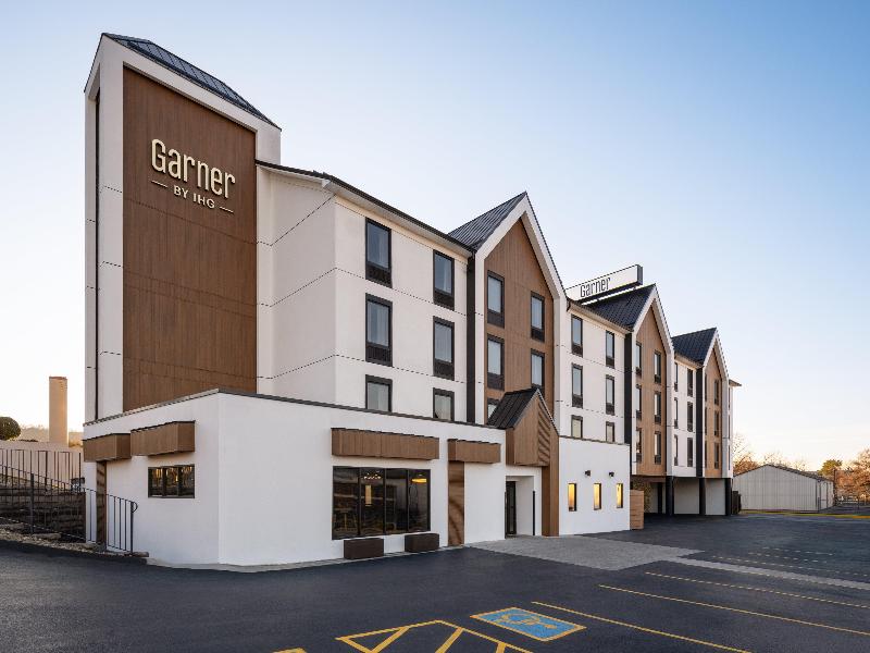Garner Hotel Pigeon Forge Downtown by IHG image