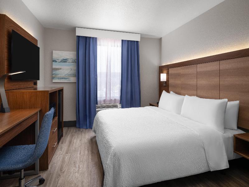 Garner Hotel Pigeon Forge Downtown by IHG image