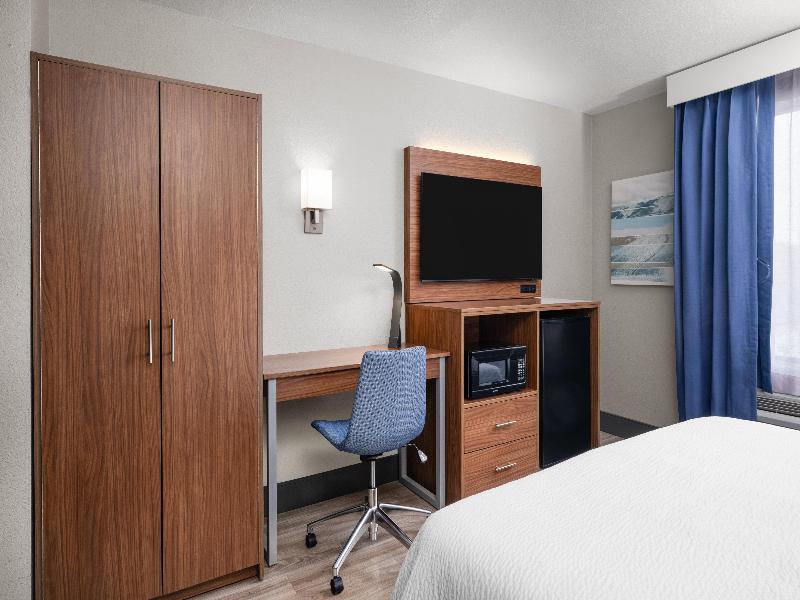 Garner Hotel Pigeon Forge Downtown by IHG image