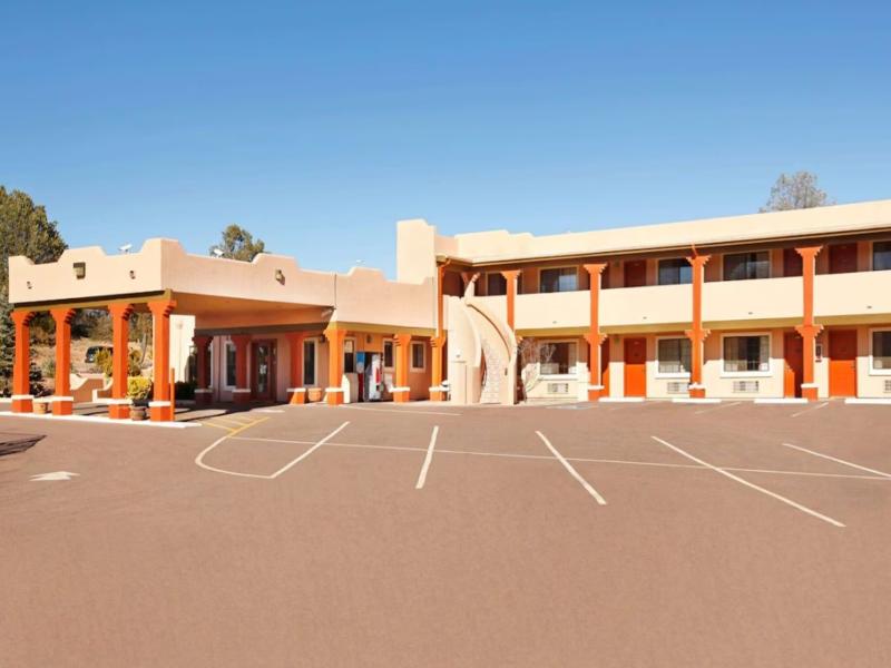 Super 8 by Wyndham Payson — general view