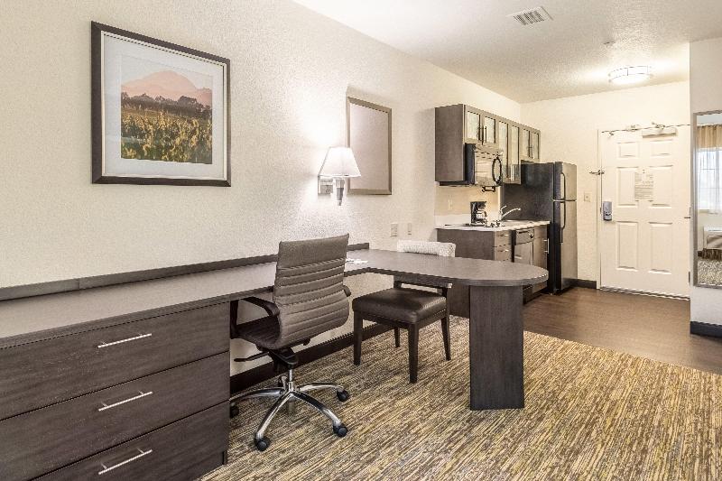 Candlewood Suites Portland-Airport photo 14