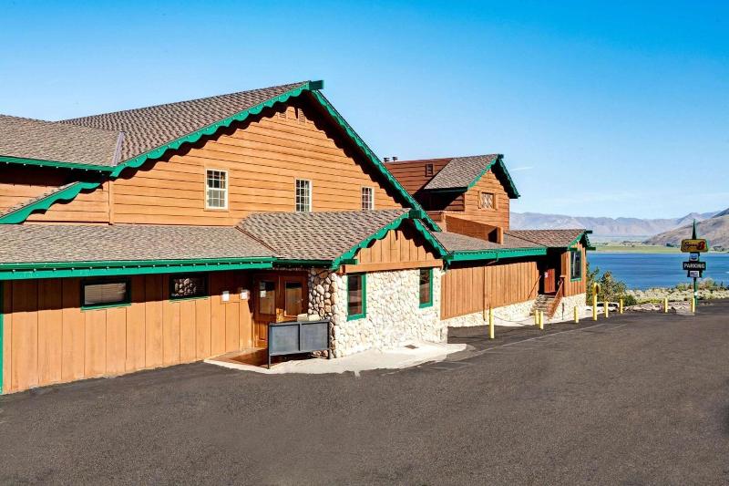 Super 8 by Wyndham Gardnerville Topaz Lake image