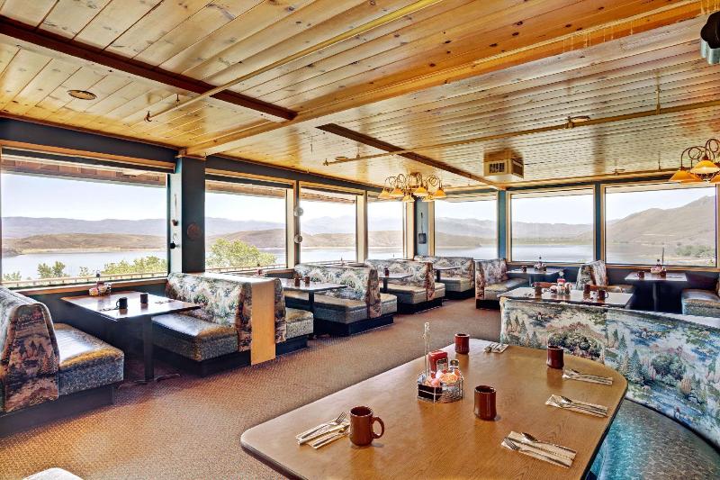 Super 8 by Wyndham Gardnerville Topaz Lake image
