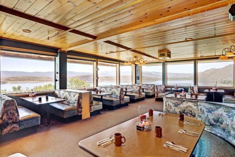 Super 8 by Wyndham Gardnerville Topaz Lake image