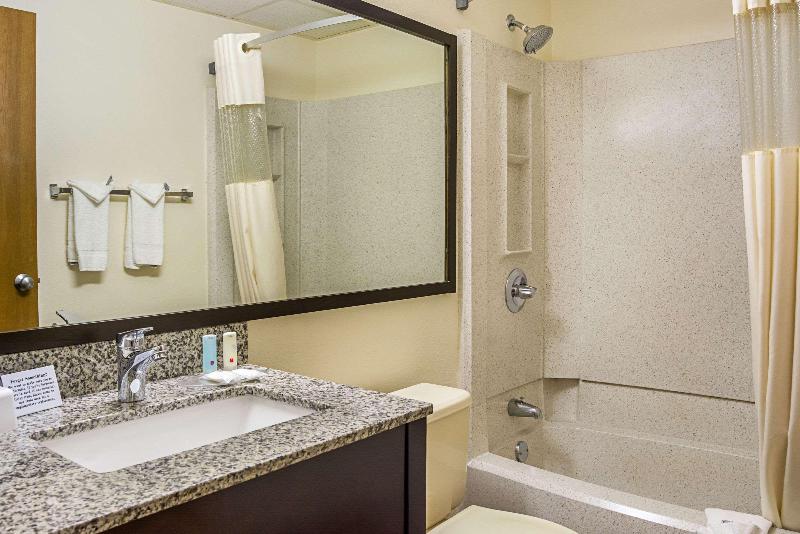 Quality Inn & Suites Clackamas image