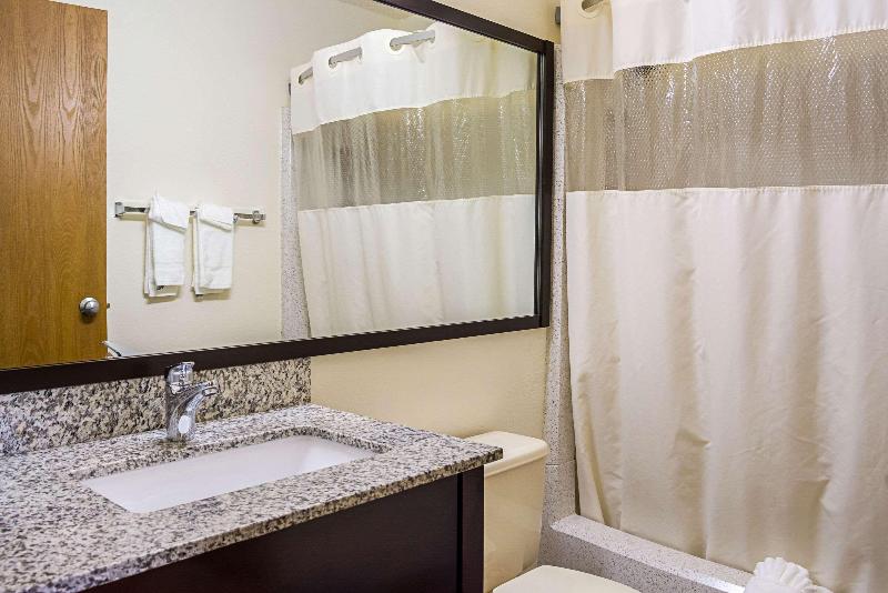 Quality Inn & Suites Clackamas image