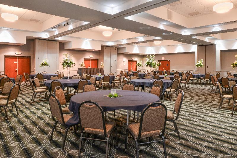 Holiday Inn Poplar Bluff image