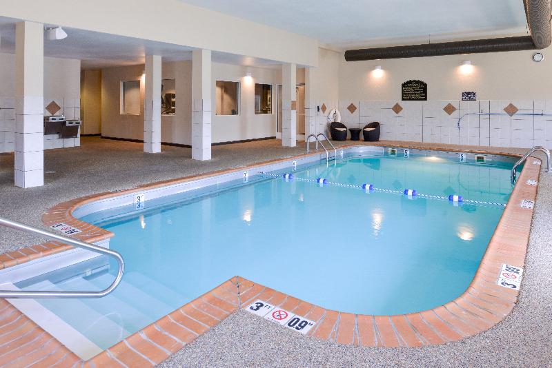 Holiday Inn Poplar Bluff image