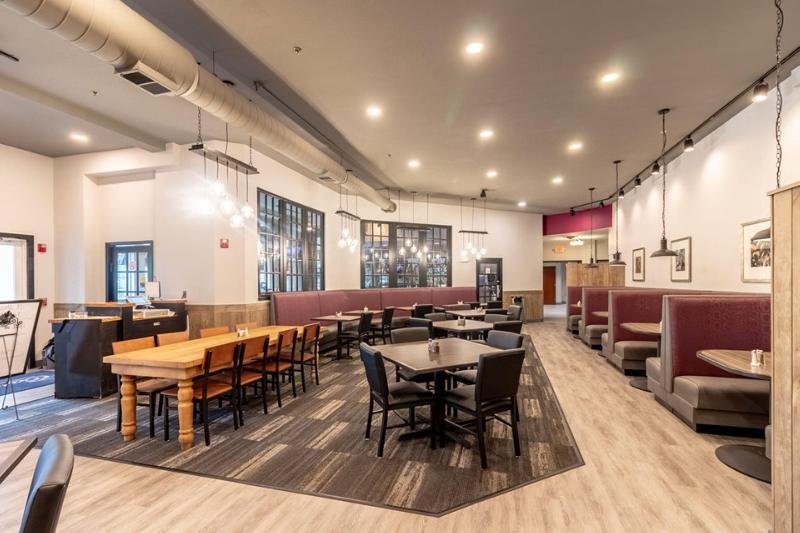 Holiday Inn Poplar Bluff image