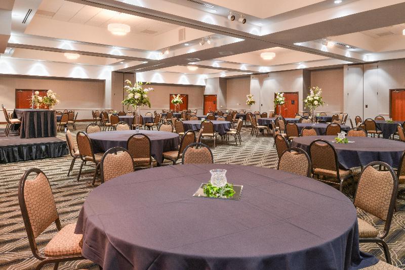 Holiday Inn Poplar Bluff image