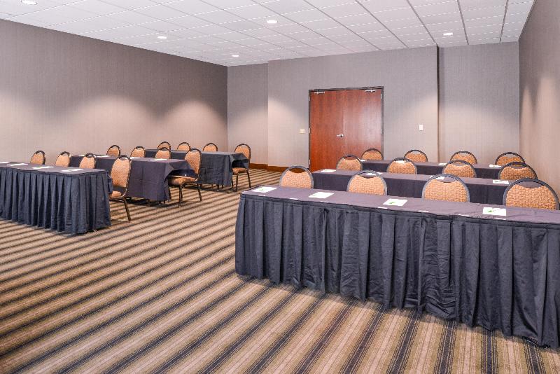Holiday Inn Poplar Bluff image