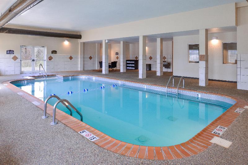 Holiday Inn Poplar Bluff image