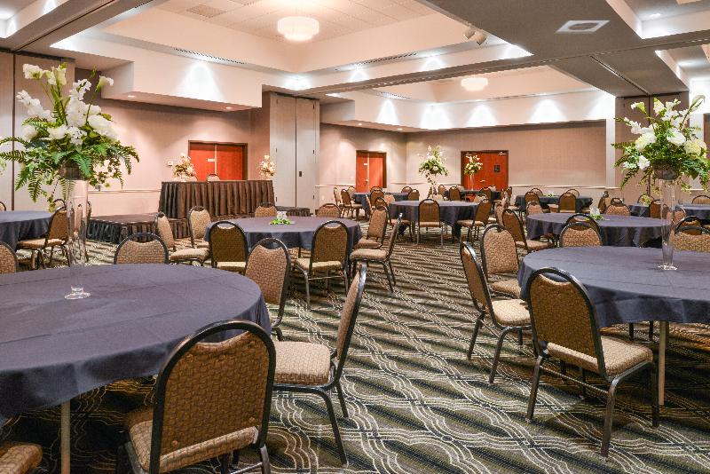 Holiday Inn Poplar Bluff image