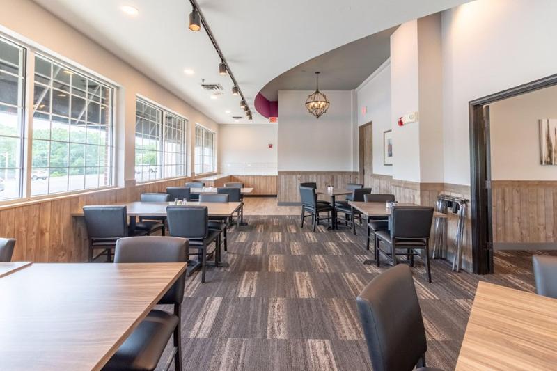 Holiday Inn Poplar Bluff image