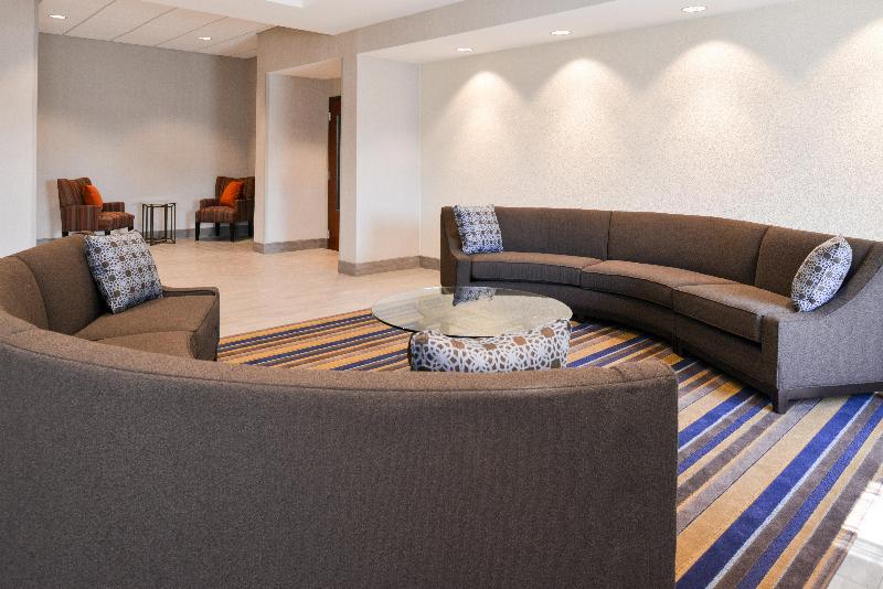 Holiday Inn Poplar Bluff image