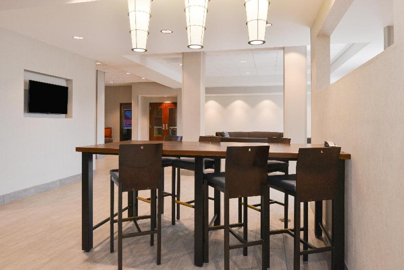 Holiday Inn Poplar Bluff image