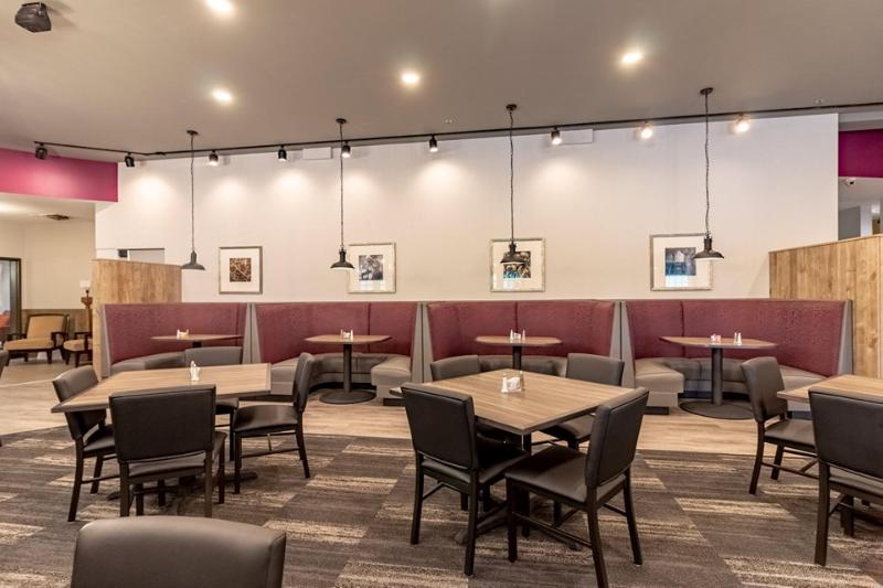 Holiday Inn Poplar Bluff image