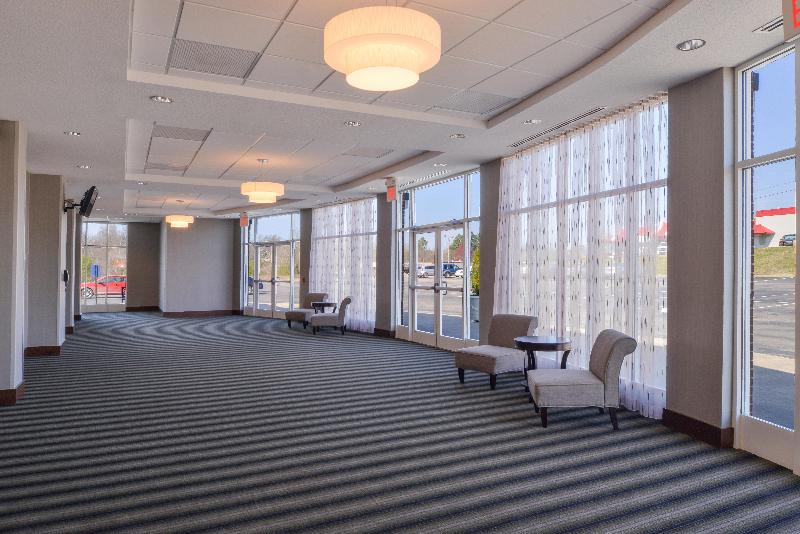 Holiday Inn Poplar Bluff image