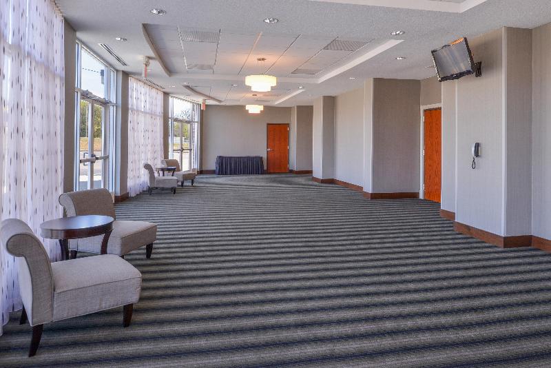 Holiday Inn Poplar Bluff image