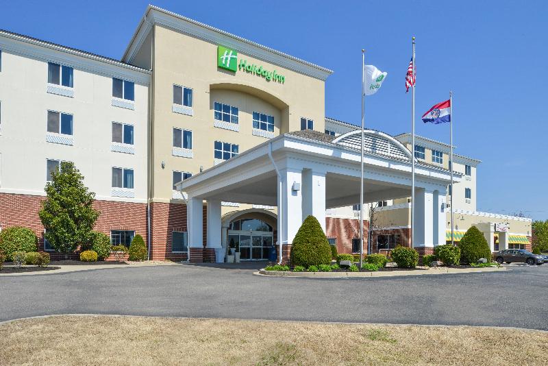 Holiday Inn Poplar Bluff image