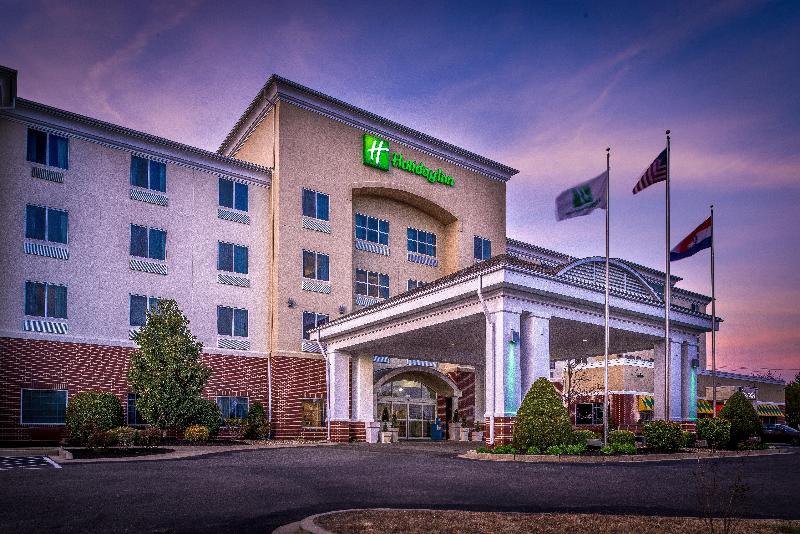 Holiday Inn Poplar Bluff image