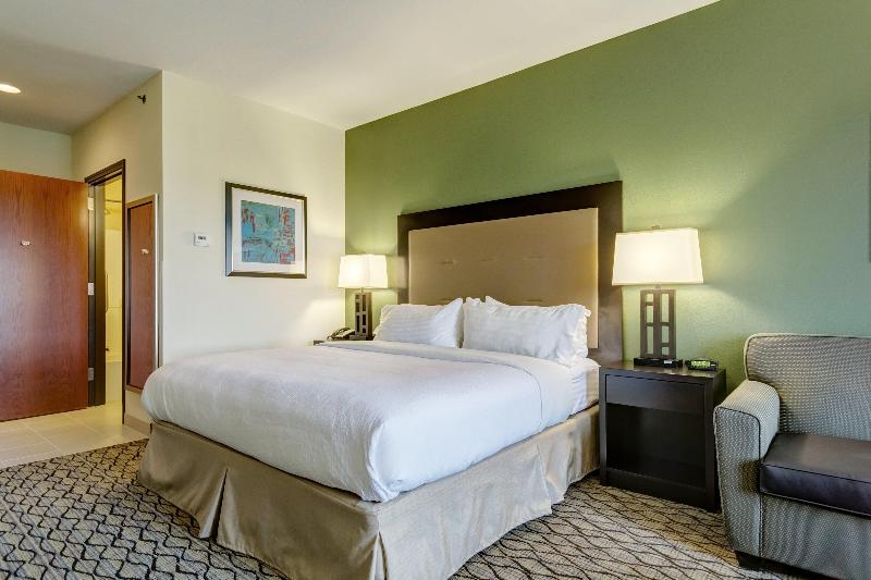 Holiday Inn Poplar Bluff image