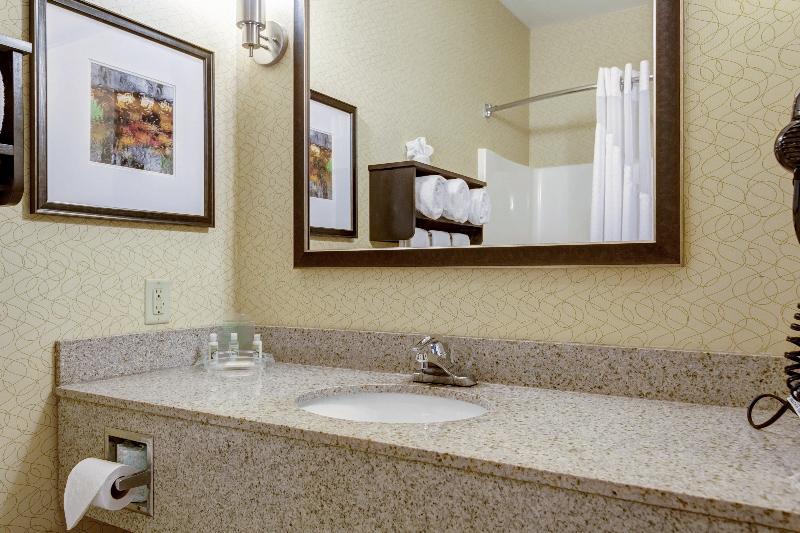 Holiday Inn Poplar Bluff image