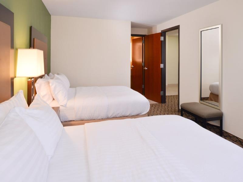 Holiday Inn Poplar Bluff image