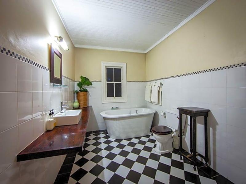Camp Figtree Hotel image