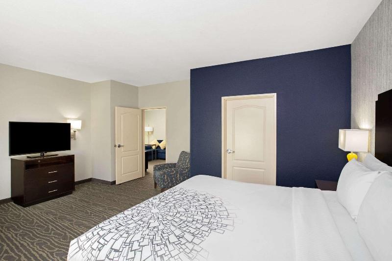 La Quinta Inn & Suites Palestine image