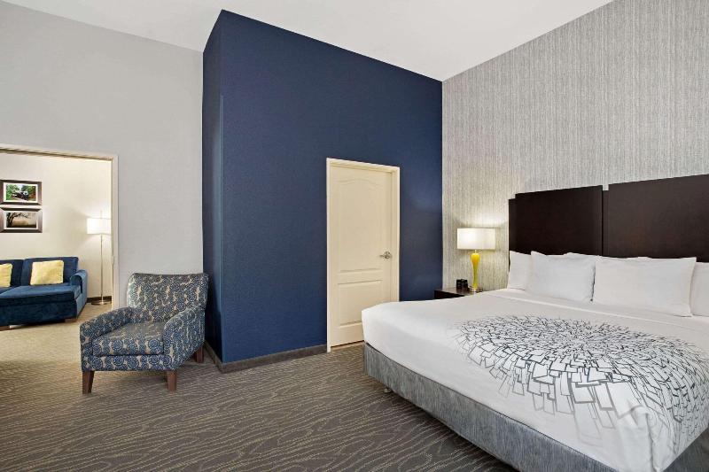 La Quinta Inn & Suites Palestine image