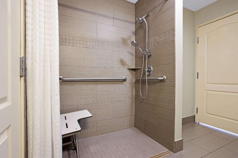 La Quinta Inn & Suites Palestine image
