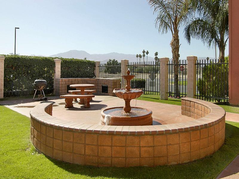 Super 8 By Wyndham Indio image