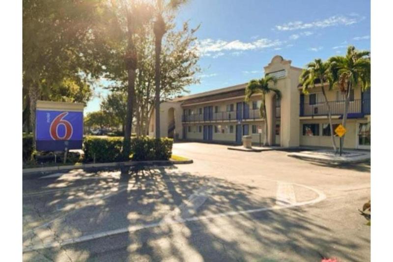 Motel 6 Riviera Beach, FL