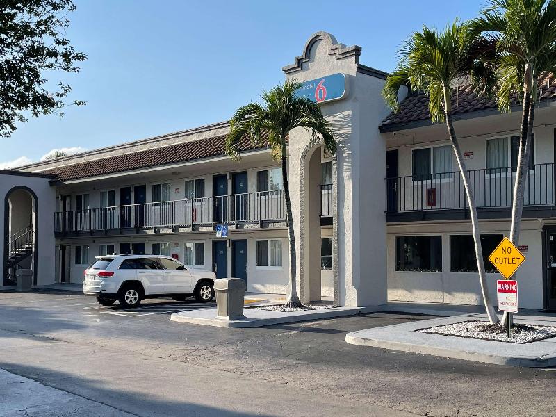 Motel 6 Riviera Beach, Fl image