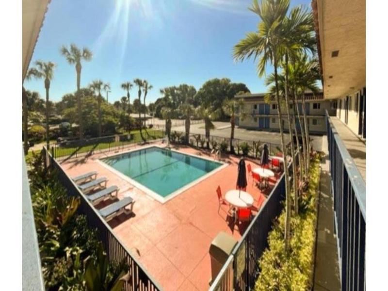 Motel 6 Riviera Beach, Fl image