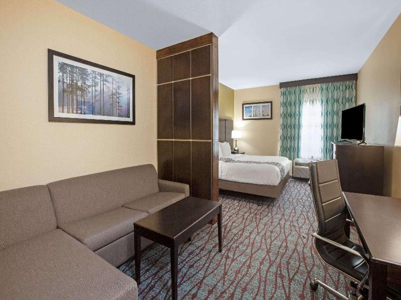 La Quinta Inn & Suites Pasadena North image