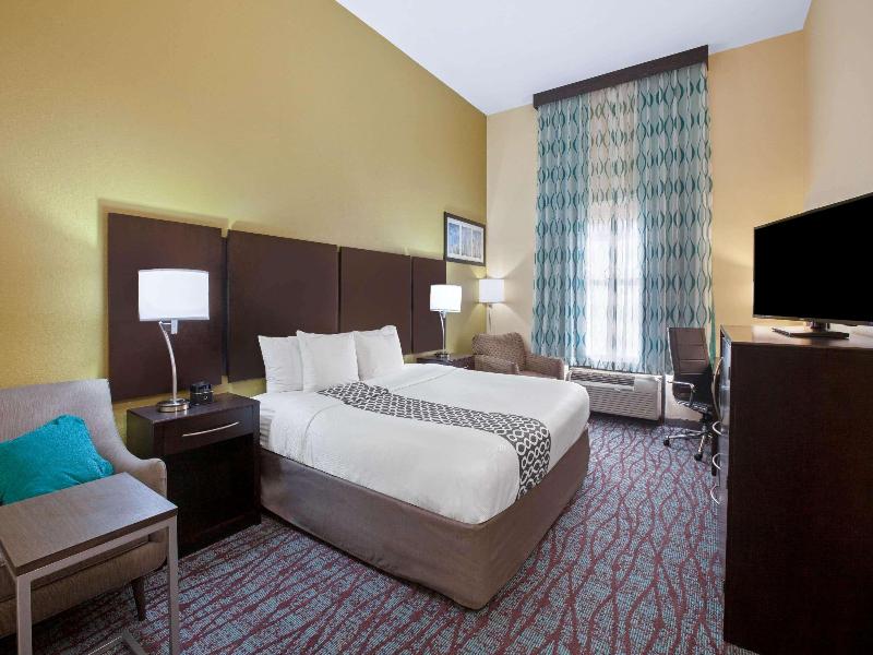 La Quinta Inn & Suites Pasadena North image