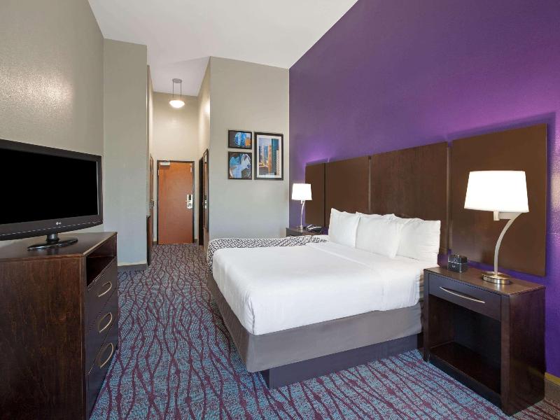 La Quinta Inn & Suites Pasadena North image