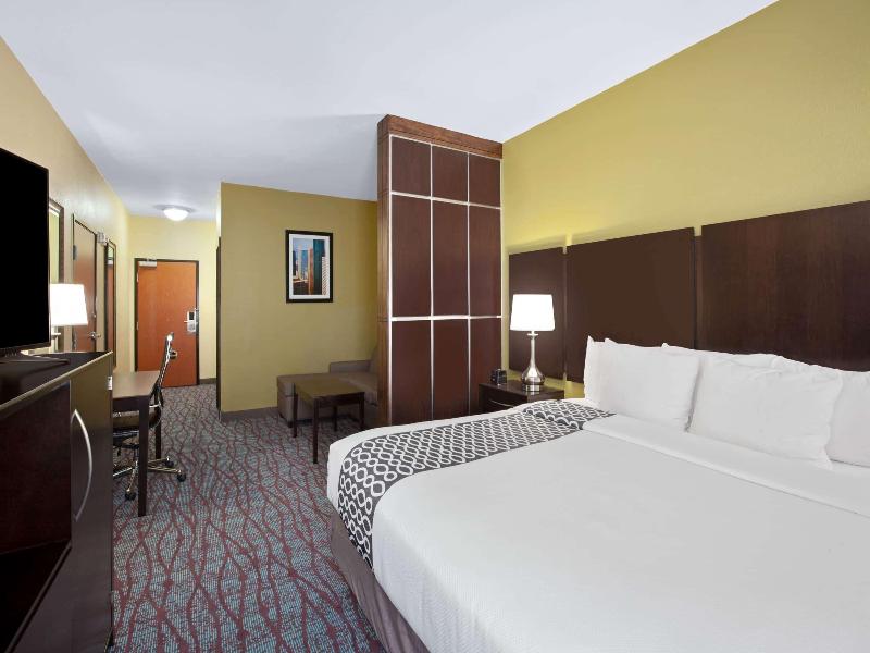 La Quinta Inn & Suites Pasadena North image