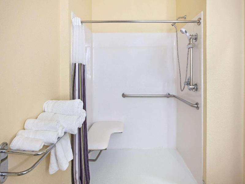 La Quinta Inn & Suites Pasadena North image