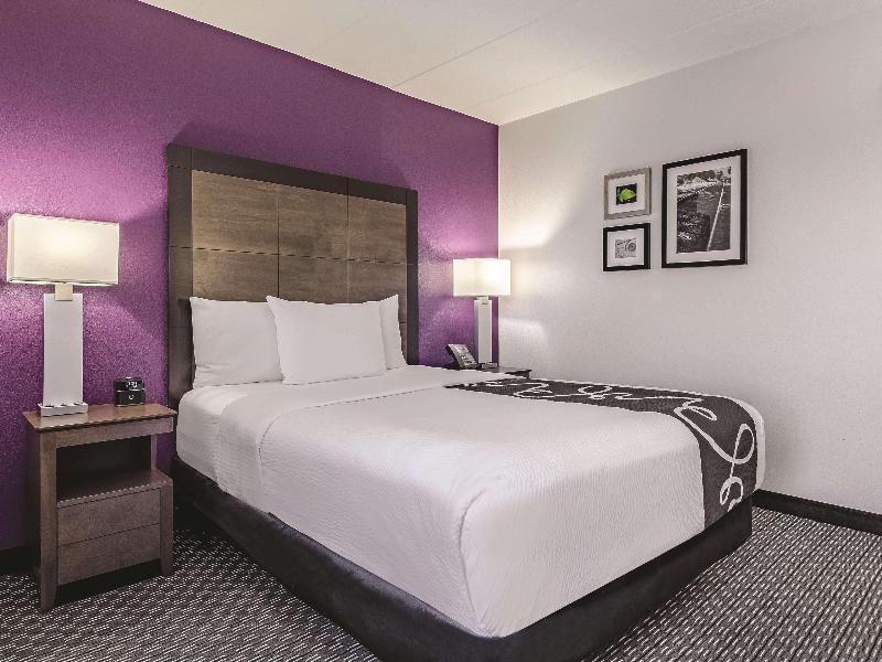 La Quinta Inn & Suites Warwick Providence Airport image